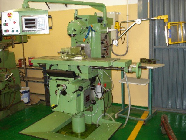 Milling machine in the tool room