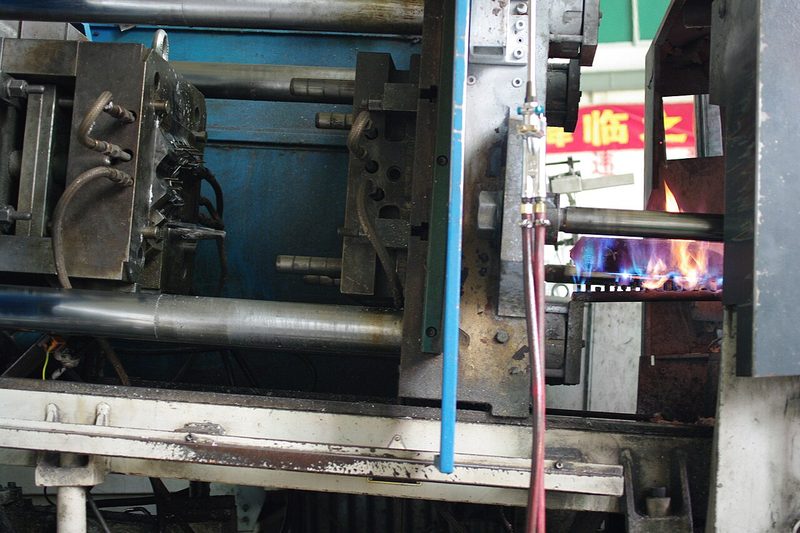 Pressure die casting machine and die tooling